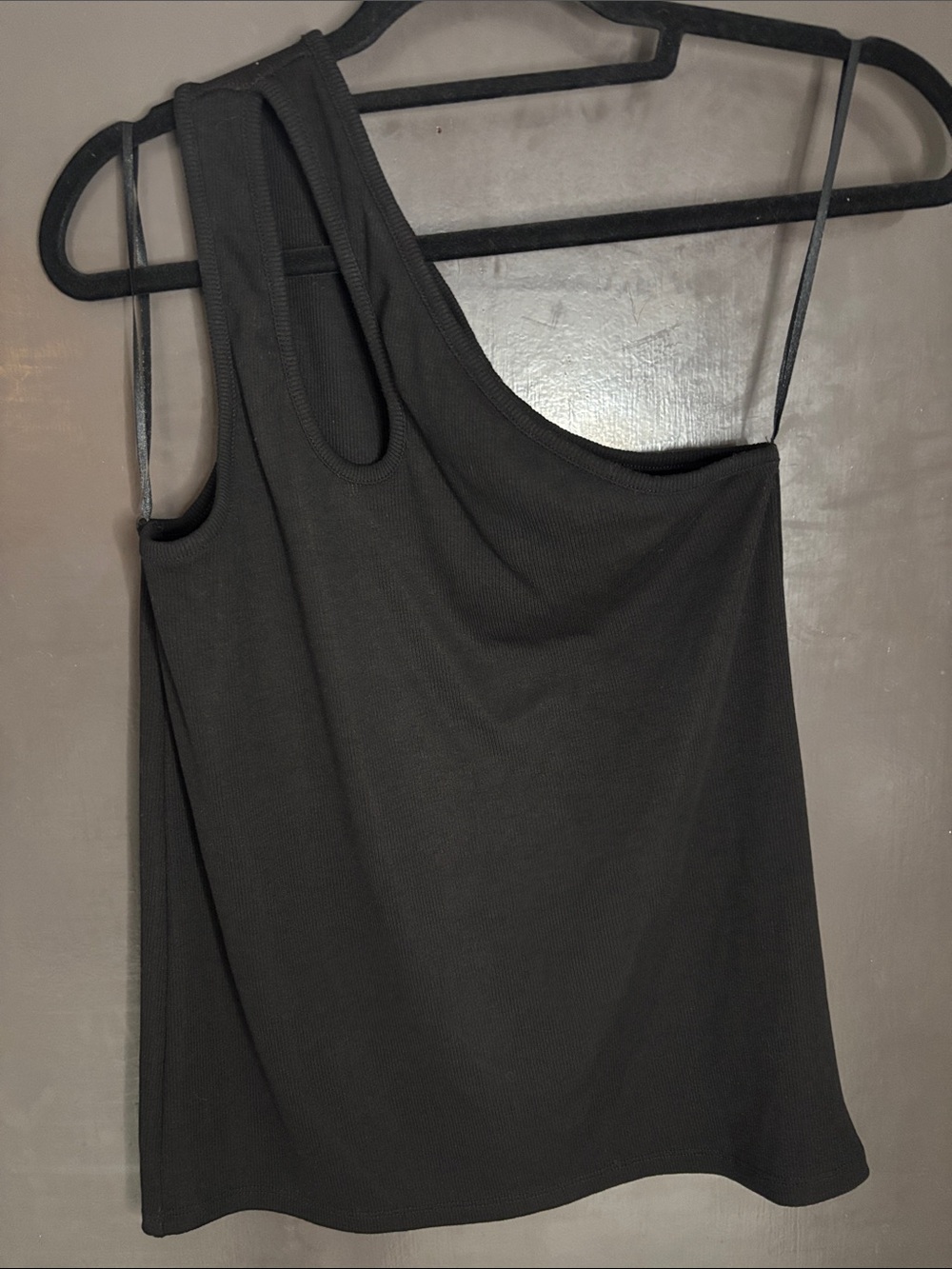 Women’s Black One-Shoulder Tank Top